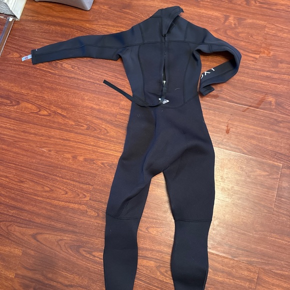 Roxy wetsuit - NWOT - Picture 3 of 5